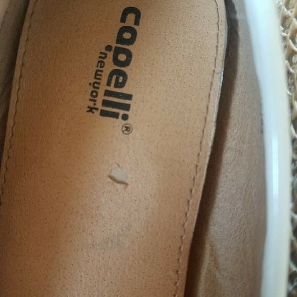 Capelli Womans Sz 8 Slide Ons White Tan Slippers - Picture 3 of 8